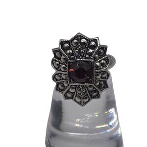 Silver-Tone Purple Glass Jewel Ring Star Scalloped Shape Size 5.4